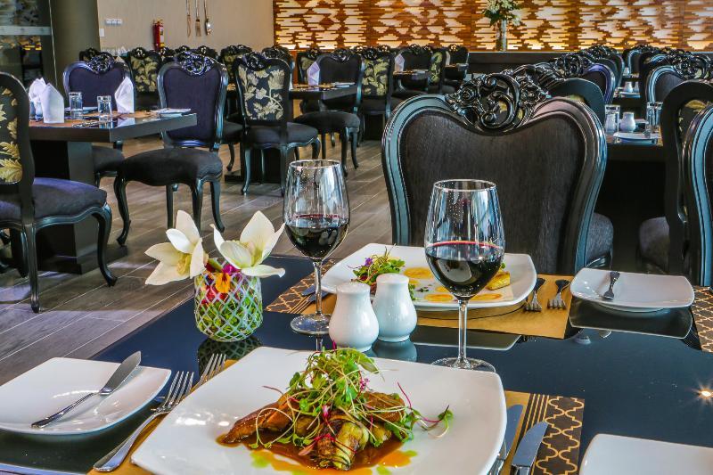 Jose Antonio Deluxe Hotel